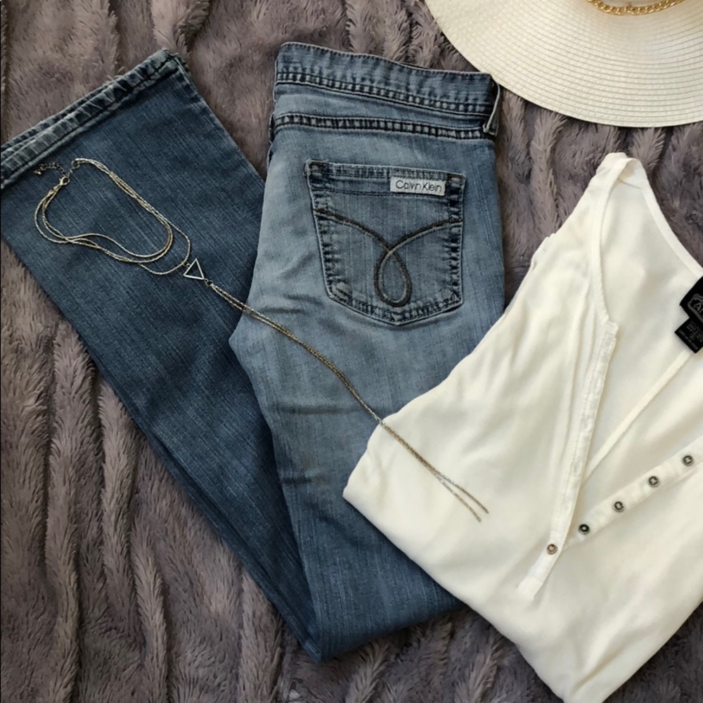 Calvin Klein Jeans size 2 light wash bootcut 💙